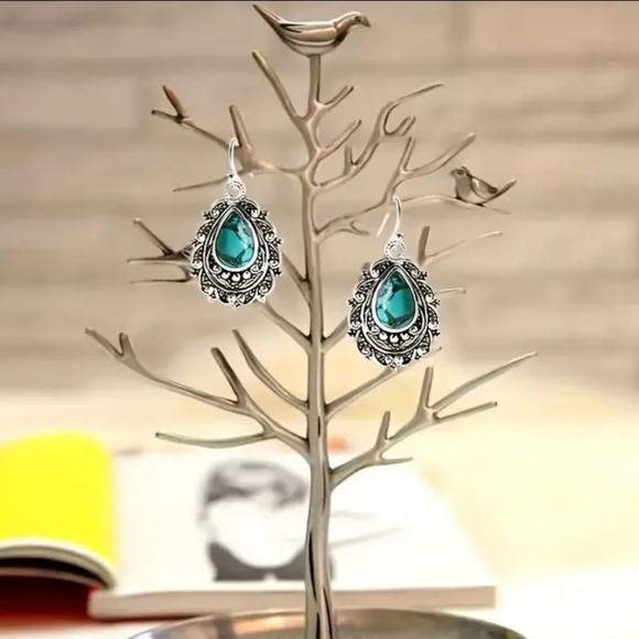 Nwt Drop Turquoise faux Dangle Earrings - Picture 4 of 6